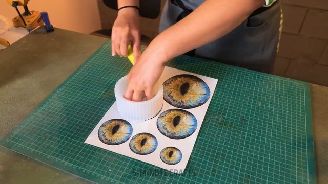 ️ DIY HOME DECOR ON A BUDGET! Epoxy Resin & Glue Gun Furniture Hacks ✨ смотреть онлайн