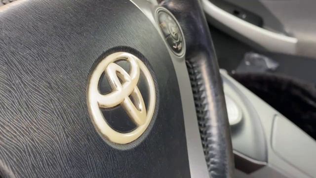 Toyota Prius. Перетяжка руля смотреть онлайн