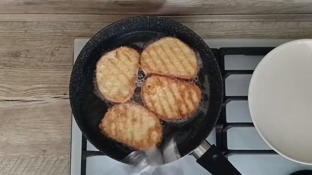 КАК ПРИГОТОВИТЬ БУТЕРБРОДЫ В МИКРОВОЛНОВКЕ С КОЛБАСОЙ И СЫРОМ? Вкусные, простые, горячие, на завтрак смотреть онлайн