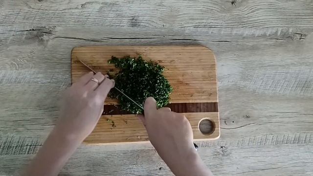 КАК ПРИГОТОВИТЬ САЛАТ С ТУНЦОМ СЫРОМ И ОГУРЦОМ? Простой, быстрый и вкусный салат на обед или ужин! смотреть онлайн