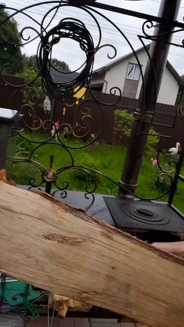 как правильно рубить дрова в дождь