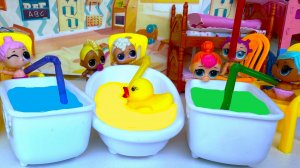 РАЗНОЦВЕТНЫЕ😲 ВАННОЧКИ С КОНФЕТКАМИ🍬 куклы ЛОЛ сюрприз пупсики в детском садике мультики ДАРИНЕЛ