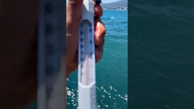 Температура моря в Ялте 19.06.2025 #моревкрыму #морекрым #крымморе смотреть онлайн