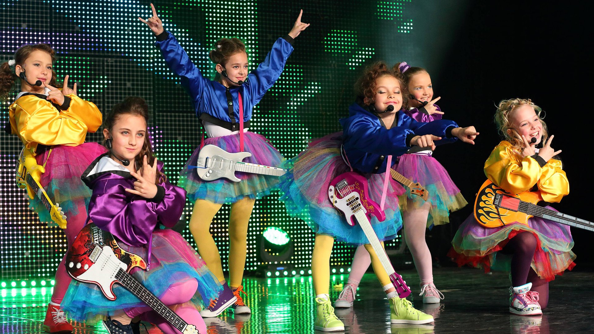 О нашем безумии и детских танцах.