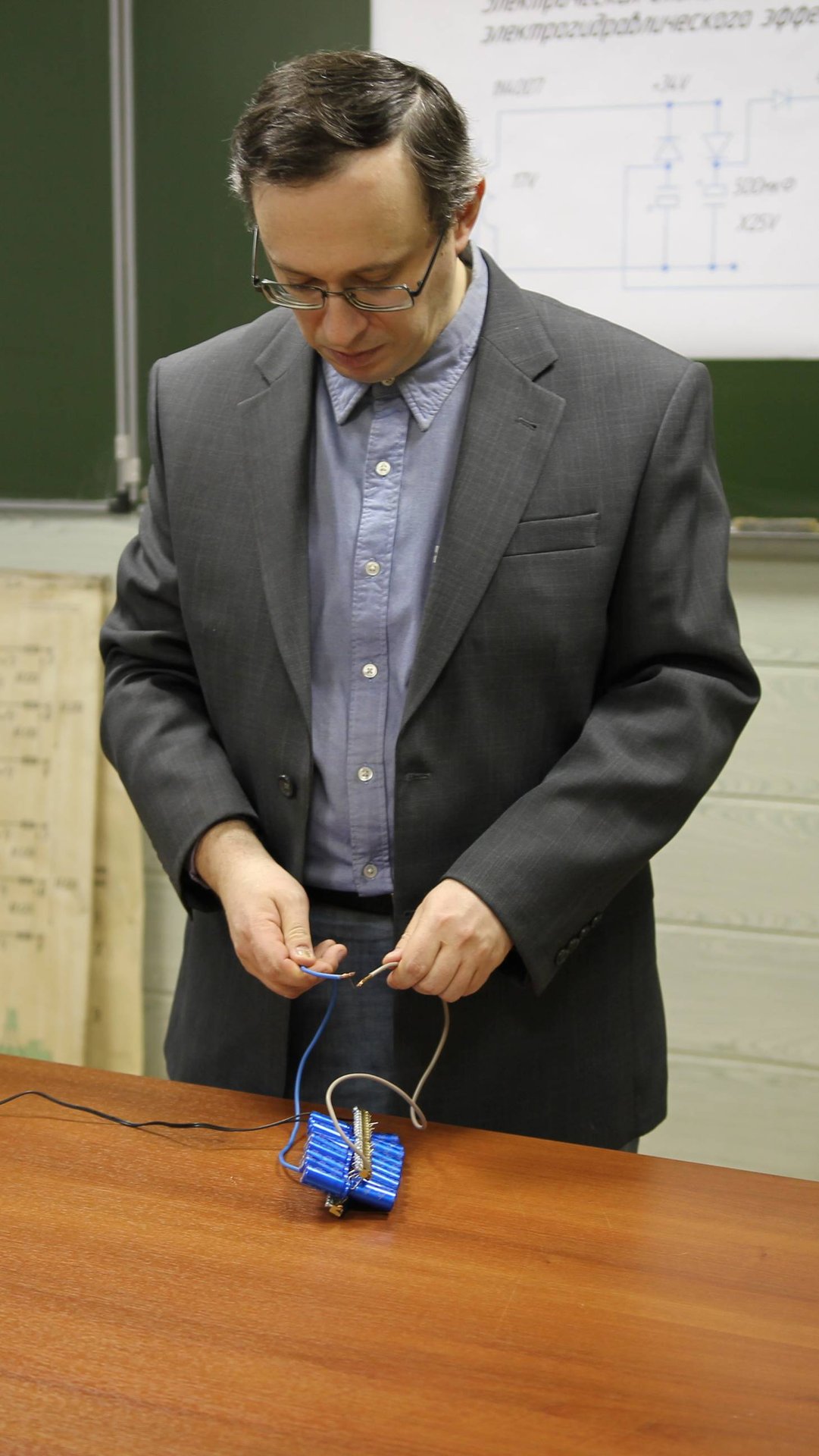 Электрогидравлический  эффект