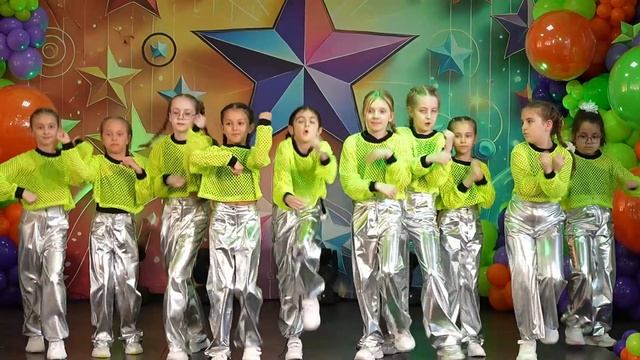 Детский танец На танцполе смотреть онлайн