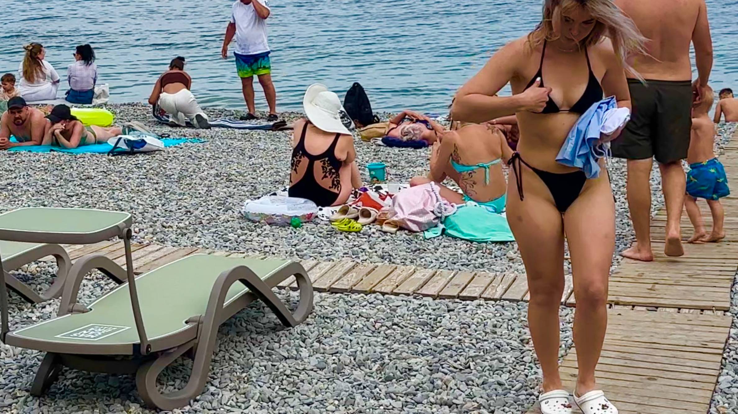 Крым. Что с пляжами в Отрадном. Холодное море. Цены в кафе "Валентина". Открытие пляжа "Таврида Бич" смотреть онлайн