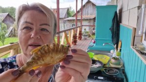 ПОЧИСТИЛА И ПОЖАРИЛА РЫБКУ, ПОКА ЖАРИЛА,НАЕЛАСЬ ОТ ДУШИ.