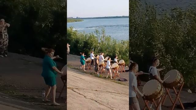 Барабанное исполнение на берегу реки Томь г. Томск🥁🥁🥁 смотреть онлайн