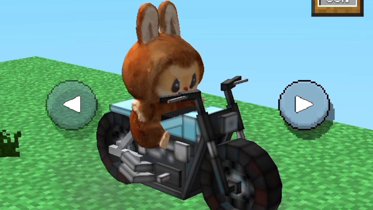 лабубу гоняет на мотоцыкле