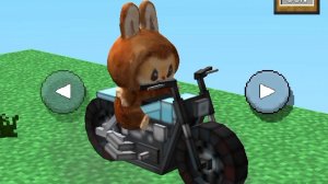 лабубу гоняет на мотоцыкле