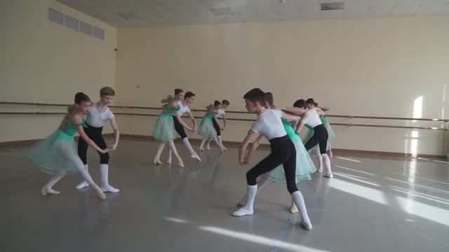 МГАХ. Франц. кадриль (6 фигура с поклоном). (муз. Штрауса 