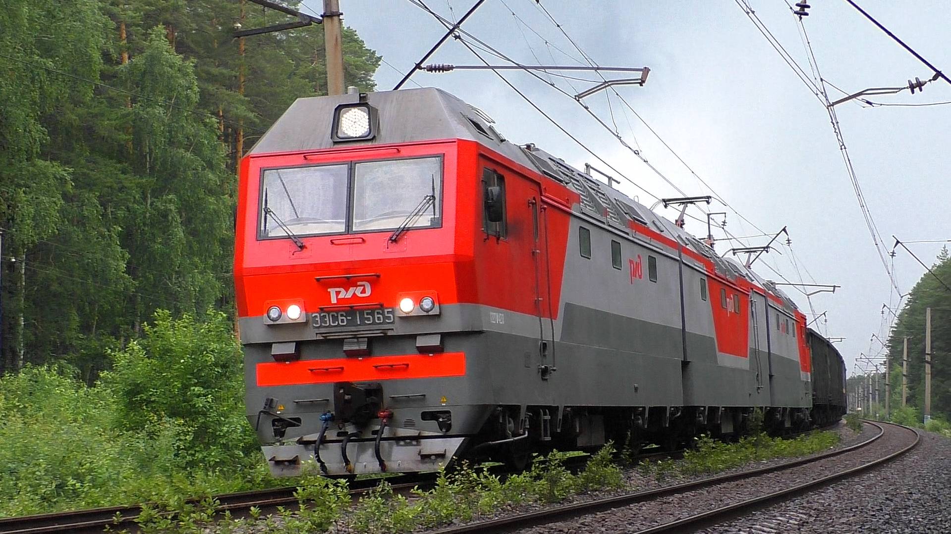 "Перед грозой" 3ЭС6-1565 "Синара" с грузовым поездом смотреть онлайн