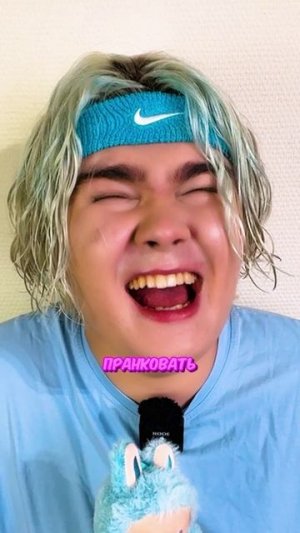 😂 БАБУШКА И ЛАБУБУ 😂 #юмор #владзакроев #мама #смешнаясемейка #shorts #лабубу