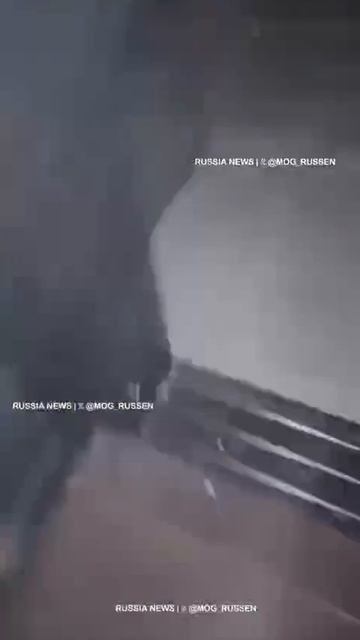 Израиль.Тель-Авив Иранская ракета бьет в установку ПВО. смотреть онлайн