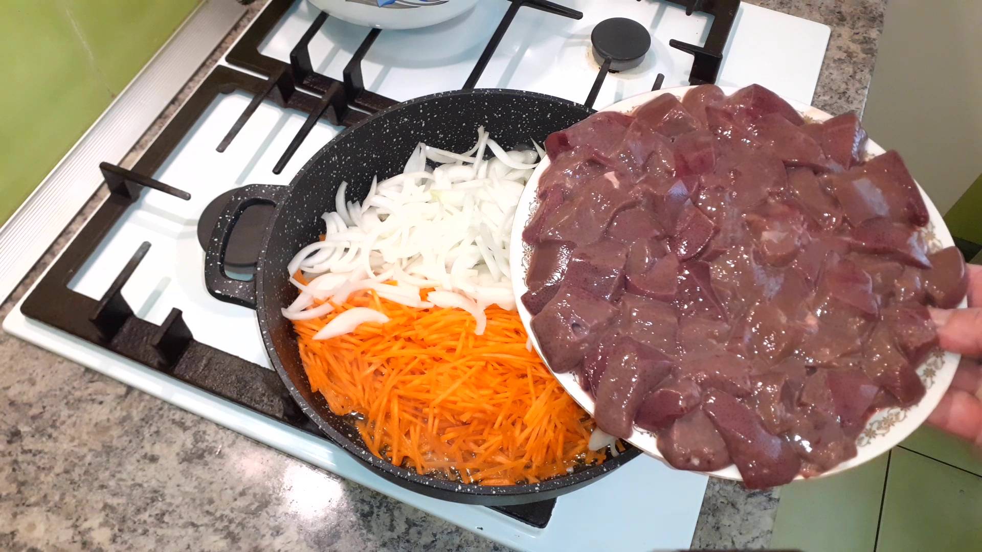 Рецепт вкусного ужина. Печень с луком и морковью. Какое блюдо приготовить из печени? смотреть онлайн