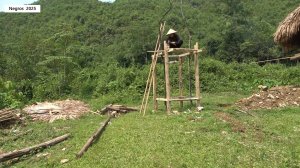 София 26. София строит туалет у дома на сваях.