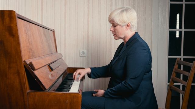 Урок 2.
Посадка за фортепиано, постановка рук, нумерация пальцев рук смотреть онлайн