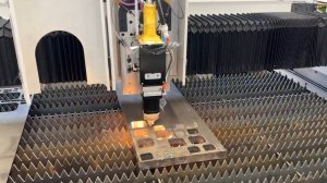 Лазерный станок по металлу в деле. Модель - BKJ-F-3015-6000W.