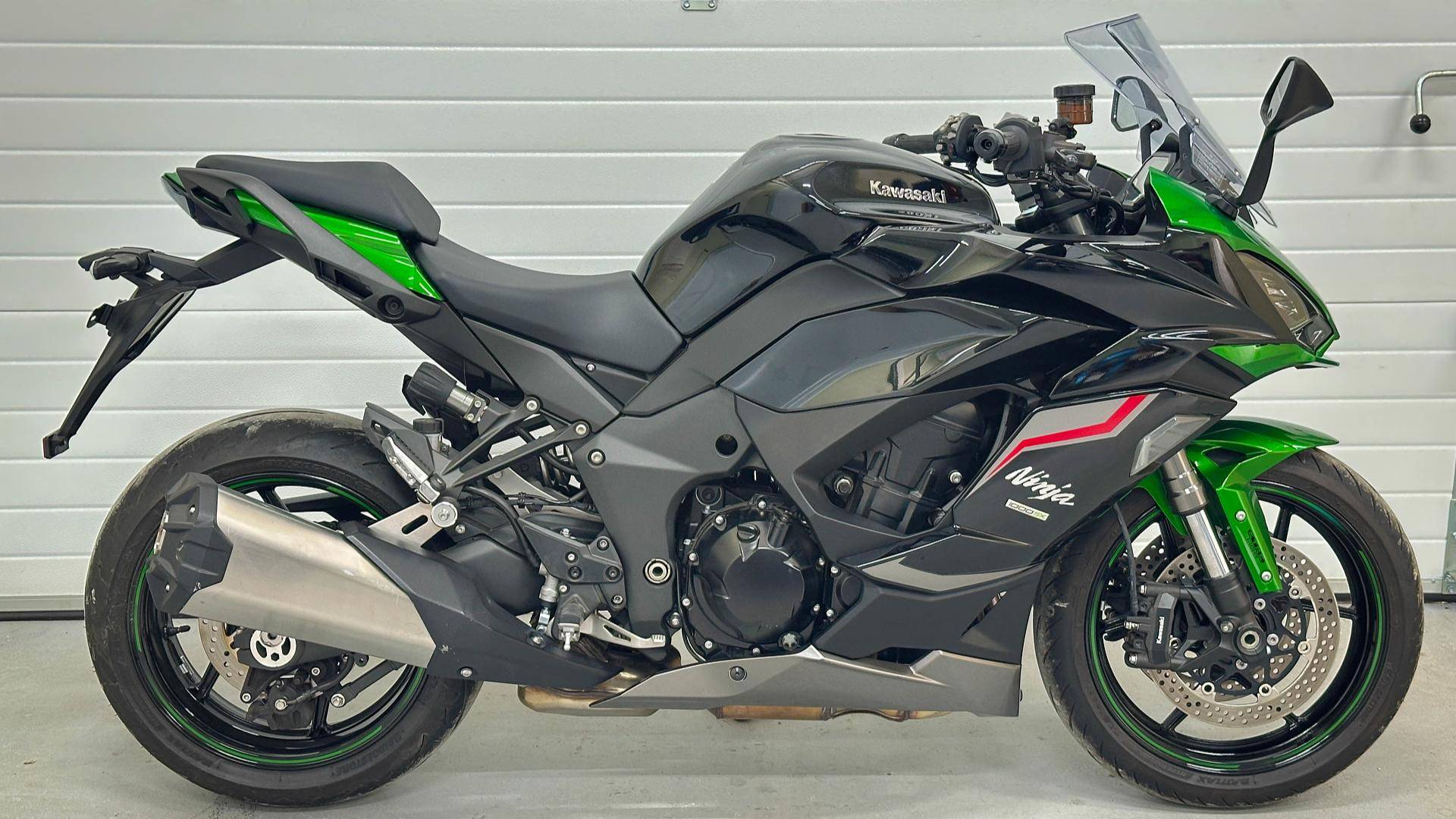 Kawasaki NINJA1000 - ZXT02K-032225 смотреть онлайн