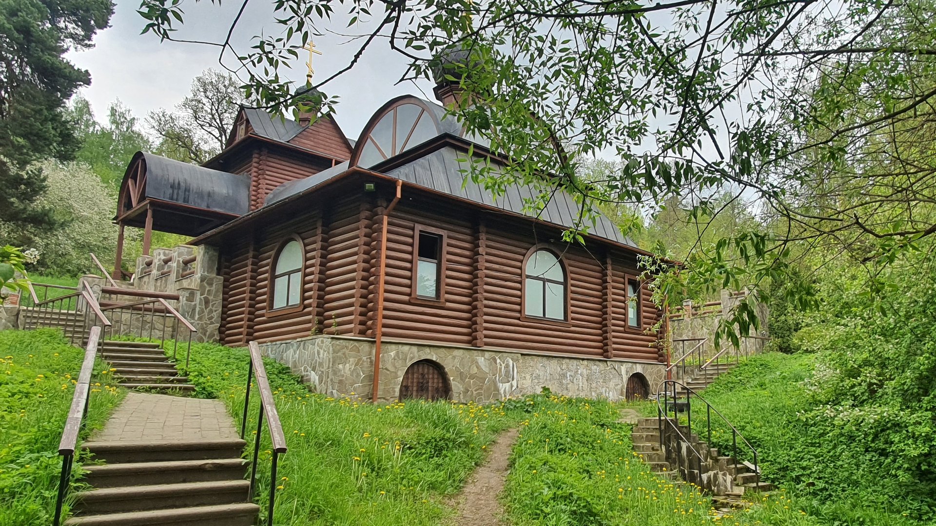 Источник преподобного Саввы Сторожевского в Звенигороде, в скиту Саввино-Сторожевского монастыря смотреть онлайн