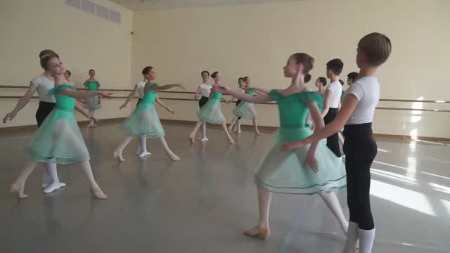 МГАХ.Франц. кадриль (1 фигура). (муз. Штрауса 