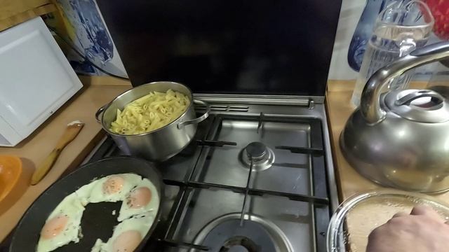 Яичница как приготовить. Рецепт видео смотреть онлайн