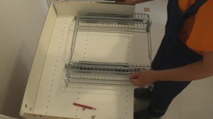 Как собрать кухню. Собираем бутылочницу из леруа. Бутылочница в кухонном гарнитуре.