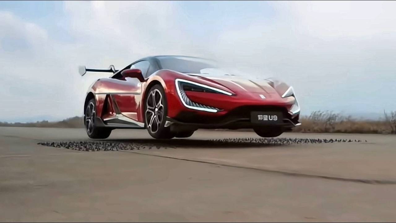 BYD Yangwang U9： Прыжки на скорости 120 км⧸ч — это реальность!