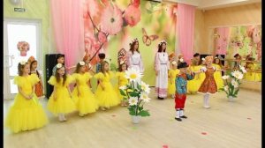 Вокально-хореографическая композиция «Ромашки России»