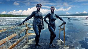 МАЗУТ СНОВА В КРЫМУ? ЛЮДИ ИЗМАЗАЛИСЬ В ЧЁРНОЙ ЖИЖЕ!