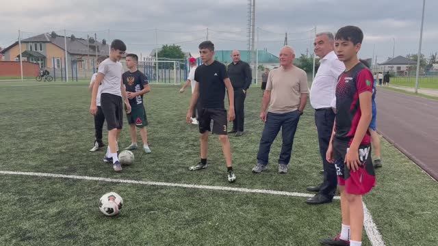 21-06-2025 г. Мухамед Ашев передал новые футбольные мячи юным спортсменам а.Блечепсин смотреть онлайн