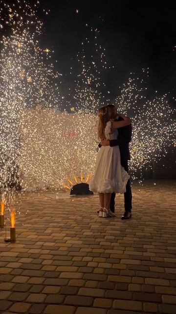 Фейерверк на свадьбу из холодных фонтанов, дорожка , веер, Викенд 20.06.2025 смотреть онлайн