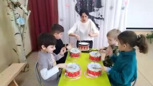 Музыкально-ритмическая игра с детьми ""Пять весёлых барабанов""