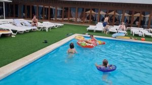 Подруге Ане 11 лет! Отмечаем в бассейне!