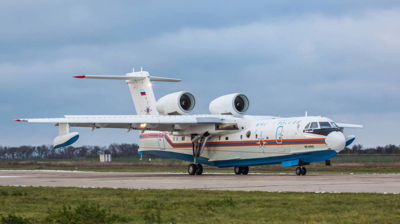 Многоцелевой самолет-амфибия Бе-200ЧС