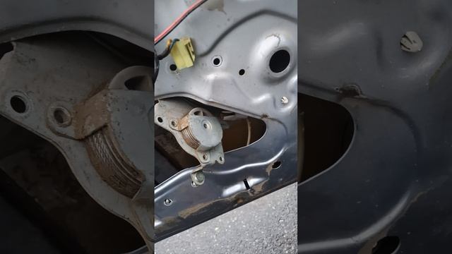 Как поставить моторчик стеклоподъёмника на Ланос?