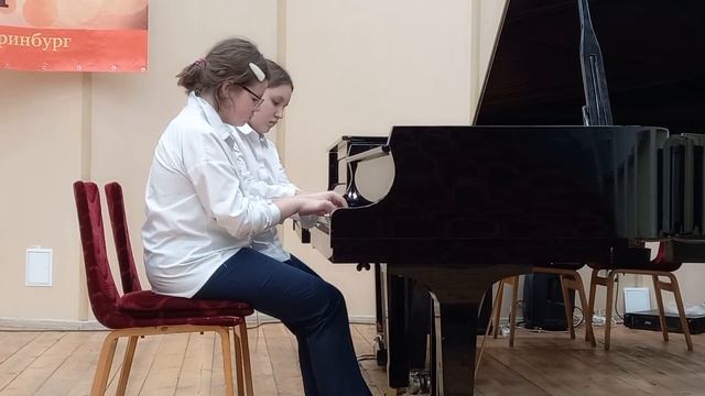 Лист Старинная провансальская песня. Исполняют Ситулина Настя, Байдуганова Вика