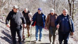 Отличное времяпровождение на природе в большой компании друзей