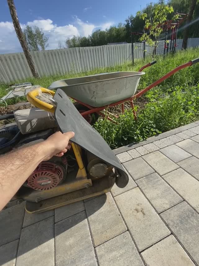 Трамбовка брусчатки