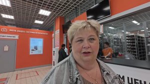 Купили стиральную машинку. Сафар готовит  плов ,девочки пришли на ужин.