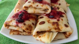 Лучшие блины с клубникой: жимолость добавит изюминку!