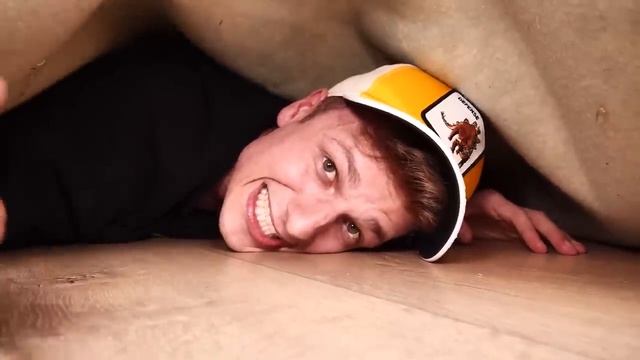 BRUNOУ вас есть 5 МИНУТ, чтобы СПРЯТАТЬСЯ от ЧЕЛОВЕКА ЗА ОКНОМ! смотреть онлайн