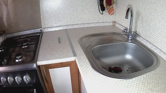 Новый плинтус на старую столешницу кухни. смотреть онлайн