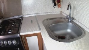 Новый плинтус на старую столешницу кухни.