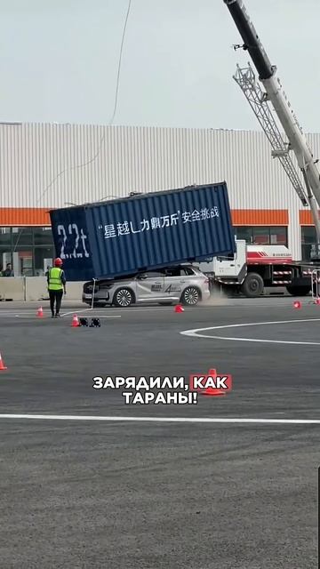 ШОК! Кроссовер после ДТП не вызывает СКОРУЮ, а ТАКСИ себе ЗАКАЗЫВАЕТ! #машины #honda #тест #crash смотреть онлайн