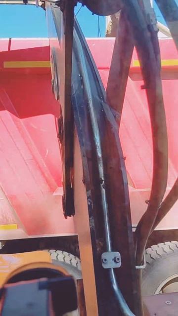 Работа экскаватора-погрузчика🚜, ускоренная съёмка. 🎞️#работа #погрузчик #клип смотреть онлайн