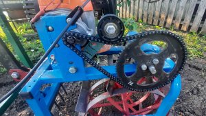 Окучник из мотокосы, триммера, испытание граблями.