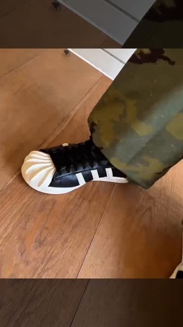 Стильная модель Thug Club x adidas Superstar смотреть онлайн