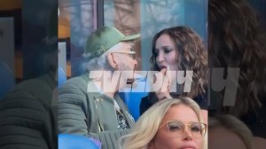 Ольга Бузова суёт пальцы в рот Филиппу Киркорову, а затем облизывает их.

Спасибо за внимание